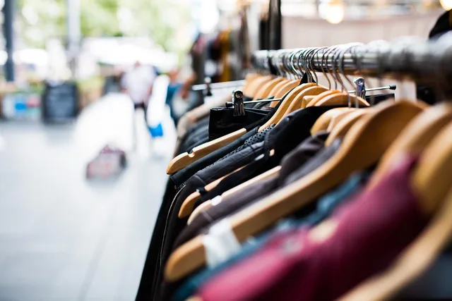 bøjler, tøj, handle ind, marked, jakke, stativ, skjorte, butik, have på, tøjbutik, tøj, tøj, tøj, tøj, tøj, butik. Genkøb i e-handel: Sådan måler du loyalitet