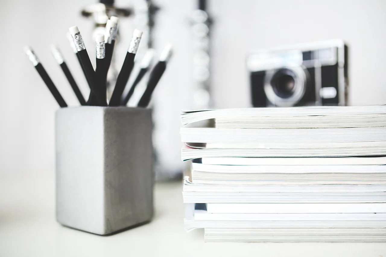 blyanter, notesbøger, stak, skoleartikler, skrive, blog, blogger, forfatter, arbejde, skrivebord, monokrom, sort og hvid, blyanter, blog, arbejde, arbejde, arbejde, arbejde, arbejde, skrivebord